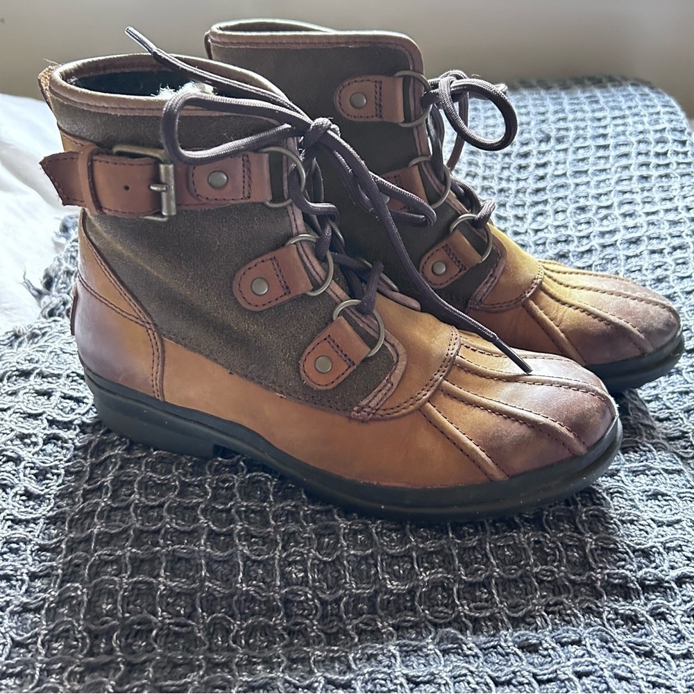 Ugg Tan Leather Cecile Fleece Lined Waterproof Lace Up Duck Boots Size 6